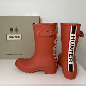 Hunter NWT Original Short Hunter Logo Backstrap Boot Red Flurry